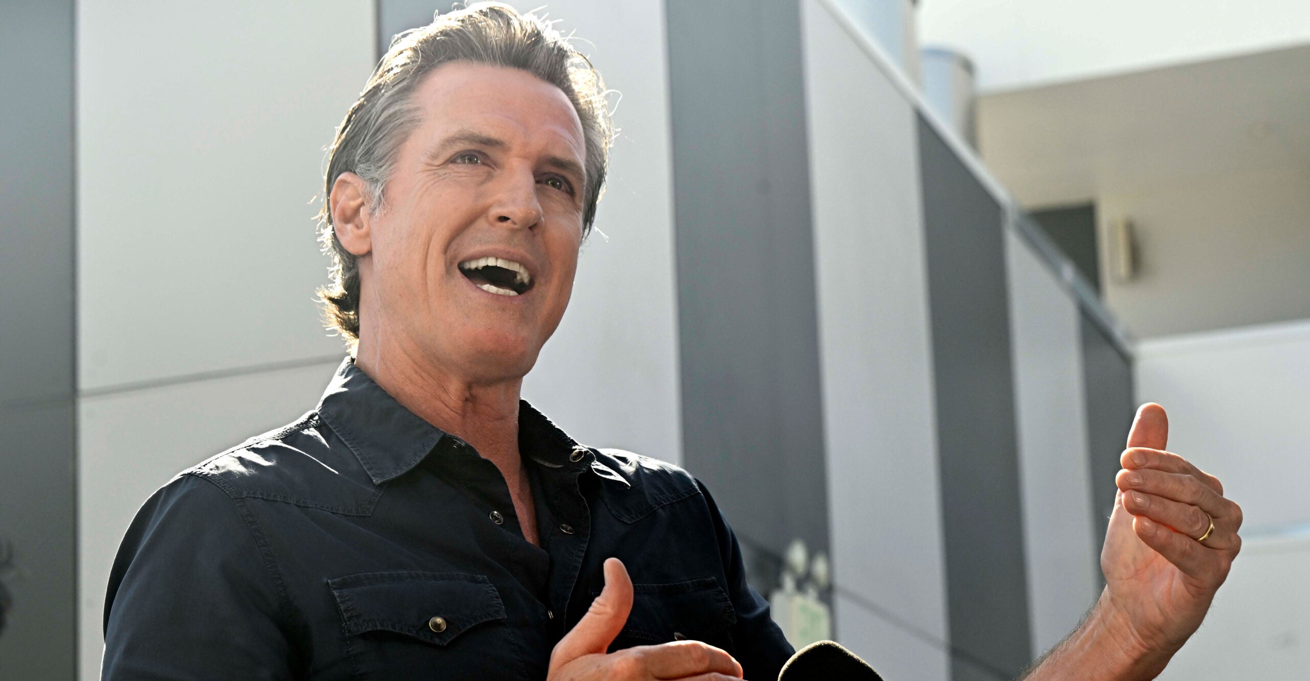 California's Newsom Paves Way for 22/Hour FastFood Minimum Wage