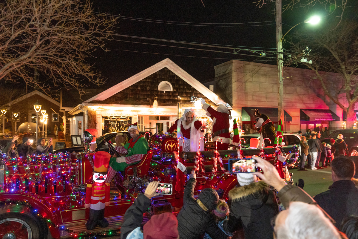 Greenport hosts annual Christmas parade Photos Long Island, NY